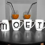 Apartman Moet With Garden *