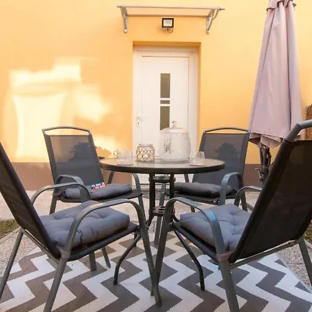 Lejlighed Moet With Garden Pula