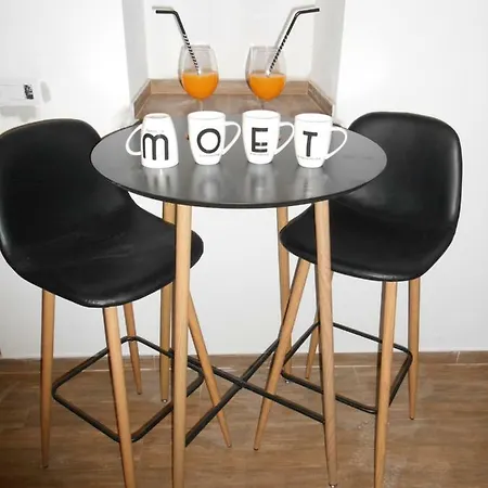 Апартаменты Moet With Garden Пула