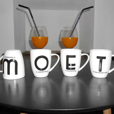 Апартаменты Moet With Garden *