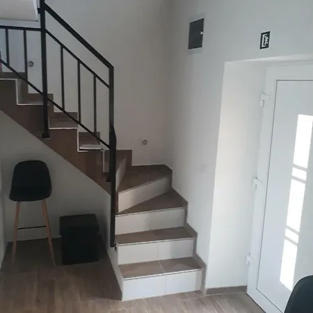 Apartment Moet With Garden Pula