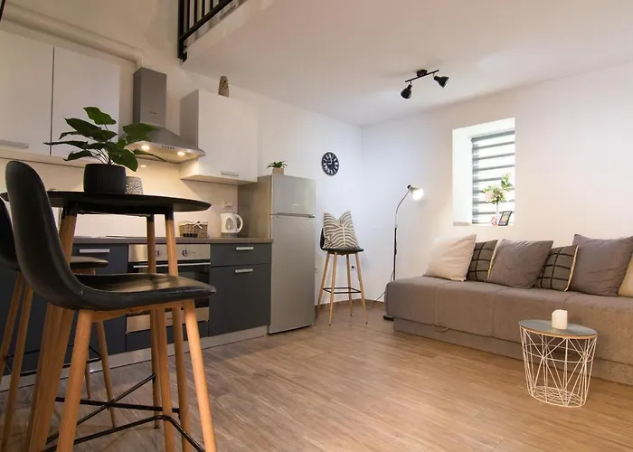 Διαμέρισμα Moet With Garden *