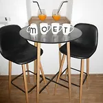Lejlighed Moet With Garden Pula